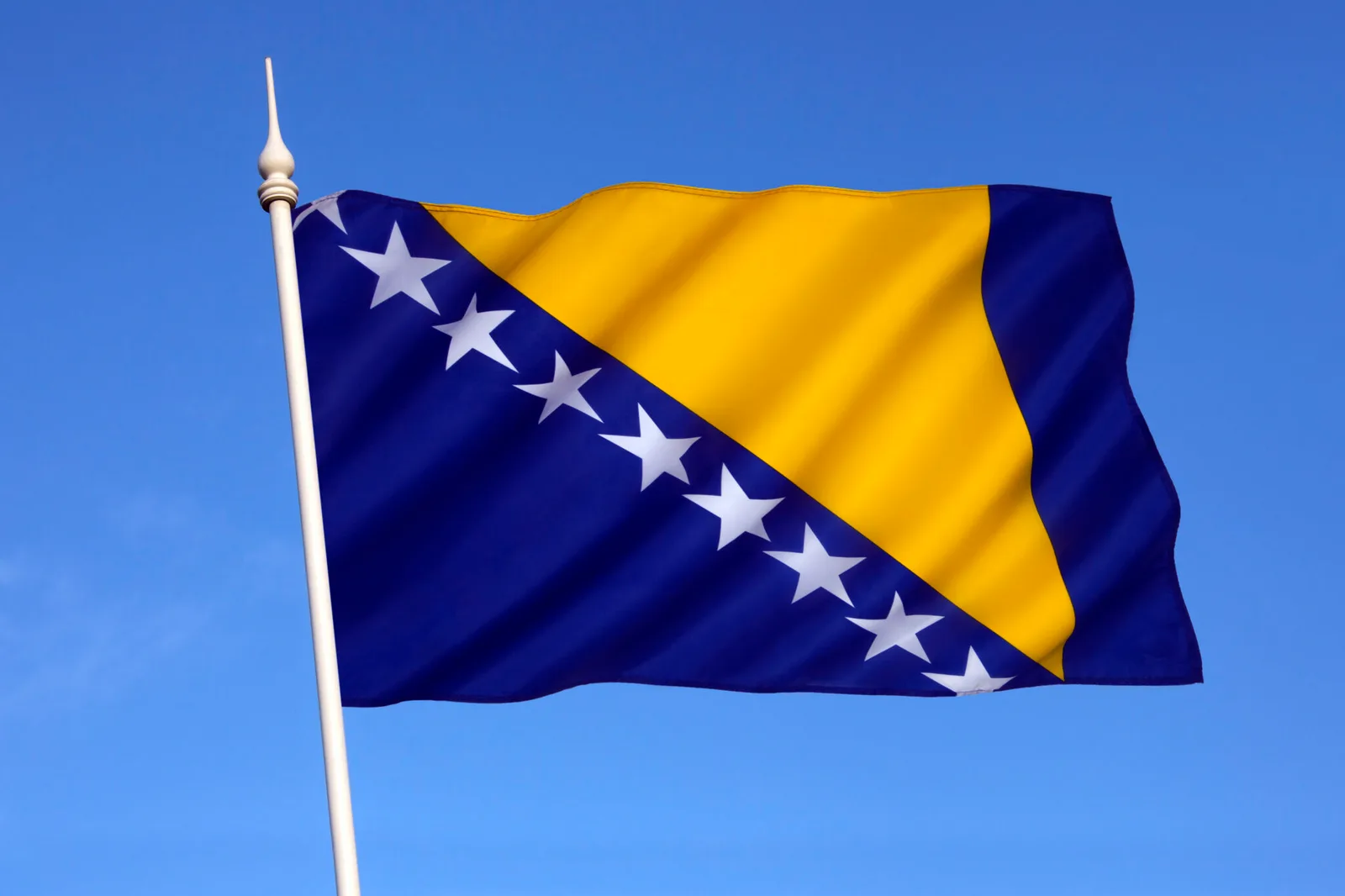Jarbol na daljinsko upravljanje sa zvučnim sistemom